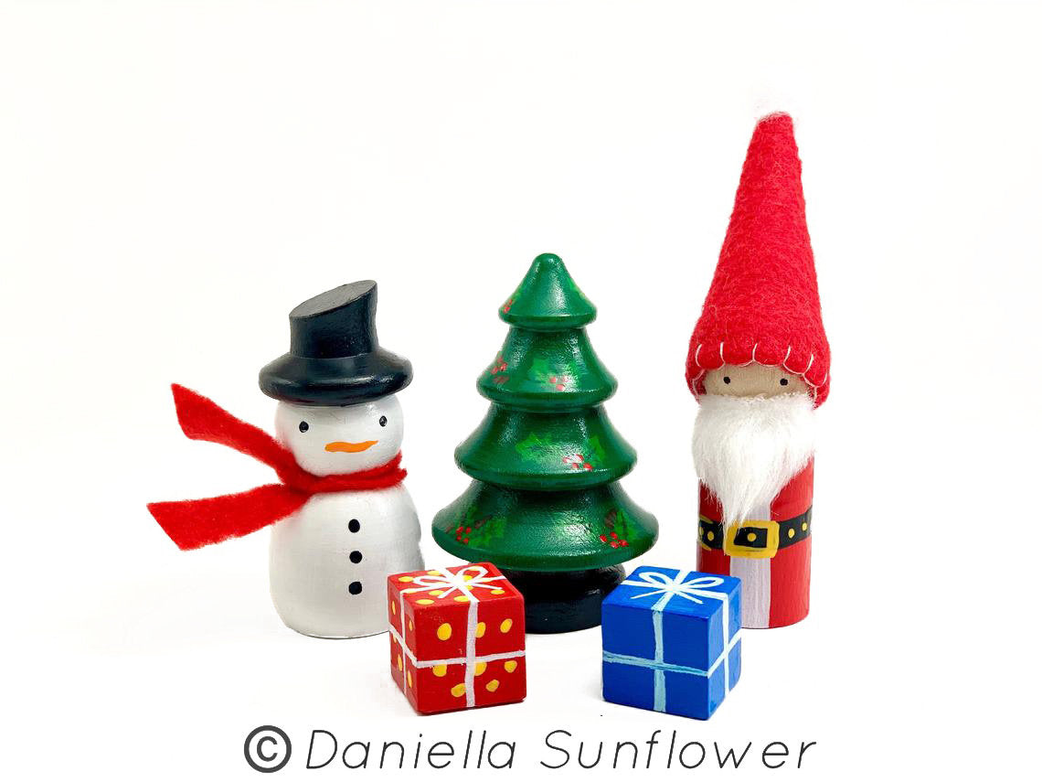 Christmas Set of Wooden Peg Dolls - Waldorf/Montessori Inspired